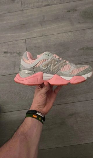 New Balance 9060 Rosa y Gris