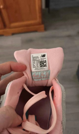 New Balance 9060 Rosa y Gris