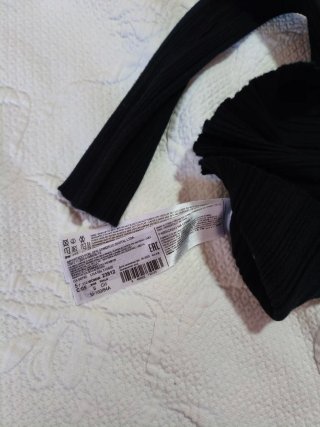 Jersey cuello alto negro y blanco