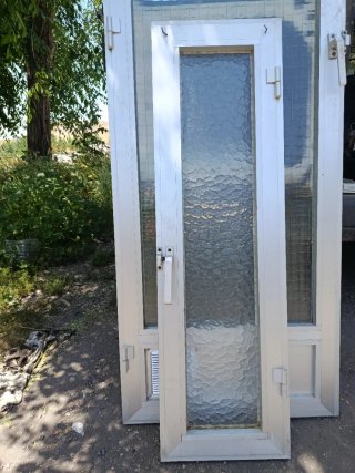 Ventana de aluminio con vidrio texturizado
