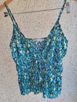 Top floral azul y verde