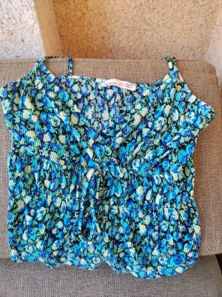 Top floral azul y verde