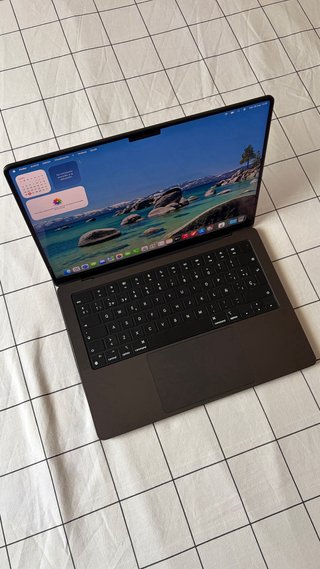 MacBook Pro 14” M4 16/512gb - Negro