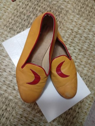 DOS PARES ZAPATOS MUSULMÁN