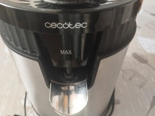 Exprimidor eléctrico negro.Cecotec. 600W.