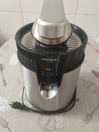 Exprimidor eléctrico negro.Cecotec. 600W.