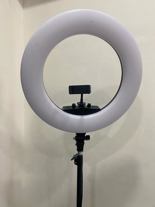 Aro de luz grande con trípode