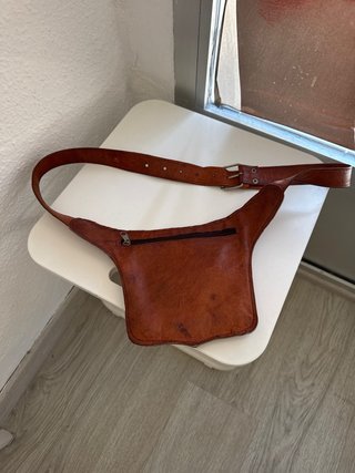 Mochila y riñonera de cuero