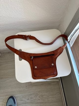Mochila y riñonera de cuero