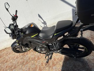 Keeway RKF 125 Negra y Amarilla