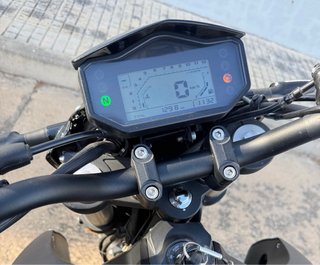 Keeway RKF 125 Negra y Amarilla