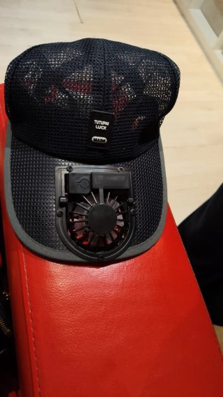 Gorra con ventilador