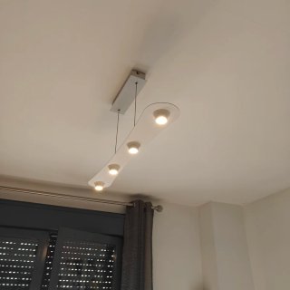 Lámpara LED de techo moderna blanca.
