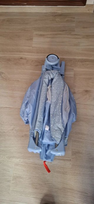 Cuna de viaje azul + colchón nuevo. 2 alturas