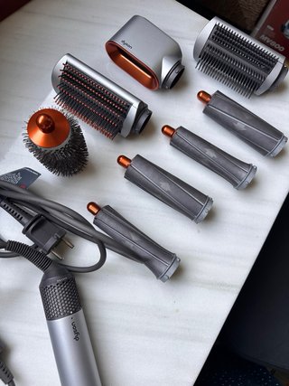 Secador y moldeador multifunción Dyson