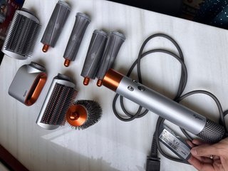 Secador y moldeador multifunción Dyson