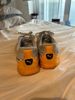 Zapatillas Futsal PUMA Grises y Amarillas