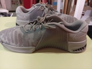 Nike Metcon 9 Gris/Blanco