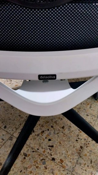 Silla ergonómica de oficina con ruedas