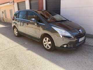 Peugeot 5008 2013