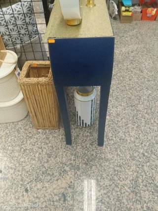Mobile ausiliario blu e multicolore