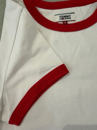 Camiseta Tommy Jeans Corazón Roja Blanca