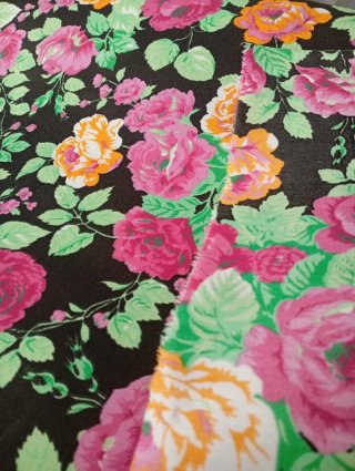 Tela de cretona con flores.5,50€ el metro