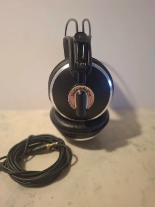 Auriculares AKG K271 Studio