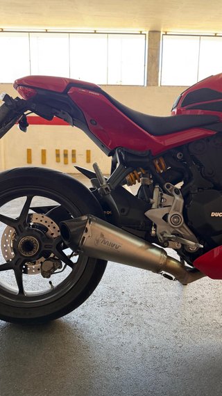 Ducati Supersport 950 Roja