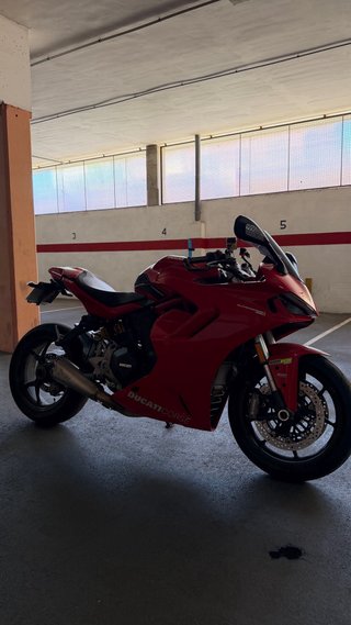 Ducati Supersport 950 Roja