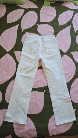 Pantalón blanco calzedonia con detalle