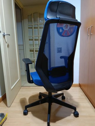 Silla de oficina ergonómica azul