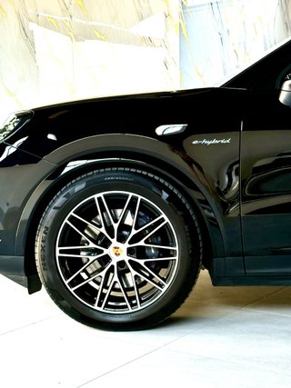 Porsche Cayenne Coupé E-Hybrid Platinum Edition