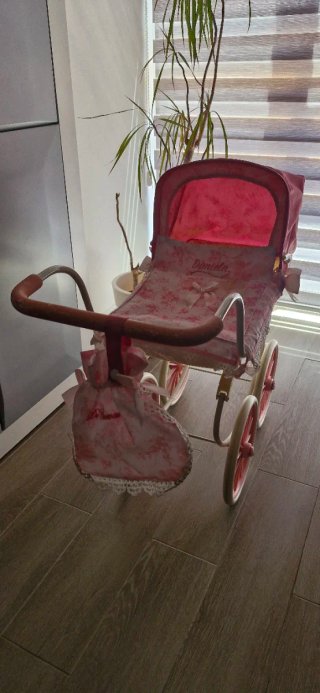 Coche de muñecas antiguo Daniela