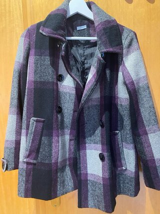 Chaqueta acolchada con capucha y pelo