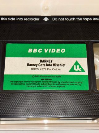 VHS COME NUOVA,INTROVABILE”BARNEY-GETS INTO MISCHI
