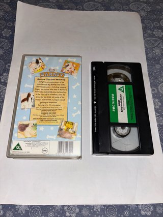 VHS COME NUOVA,INTROVABILE”BARNEY-GETS INTO MISCHI