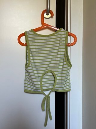 Top de rayas verde y blanco