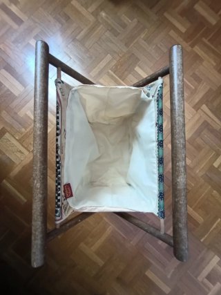 Revistero vintage tela y madera