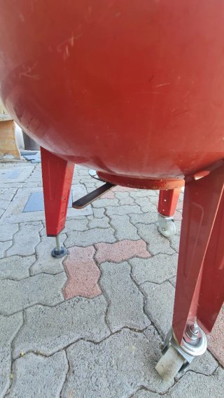 Barbecue a legna Rosso con Ruote