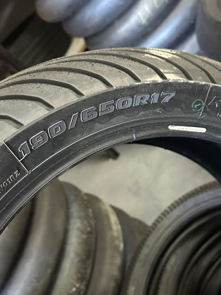 Neumáticos Slicks agua moto2