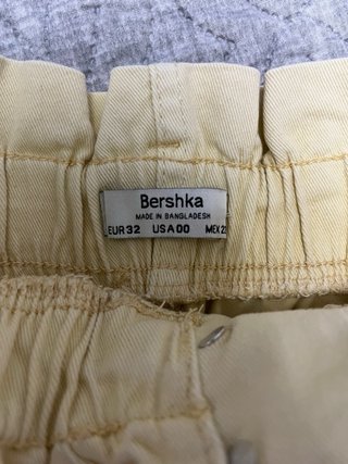 Shorts vaqueros amarillos con cinturón