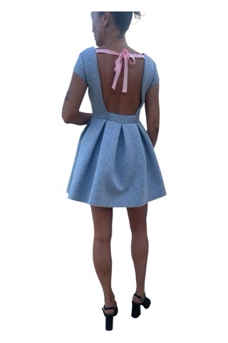 Vestito corto grigio con fiocco rosa