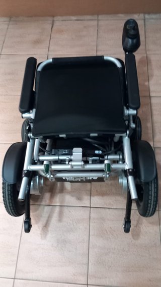 Silla de ruedas eléctrica plegable