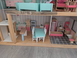 Casita de muñecas amueblada