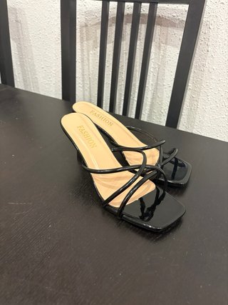 Tacones negros tiras finas talla 37