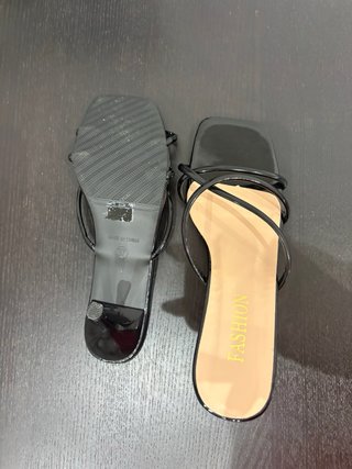 Tacones negros tiras finas talla 37