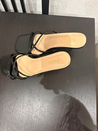 Tacones negros tiras finas talla 37