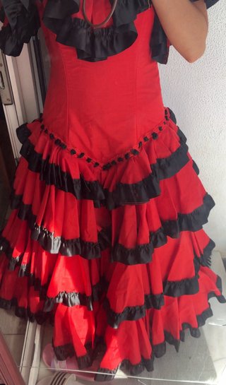 Vestido de Flamenca / Traje de Gitana rojo y negro