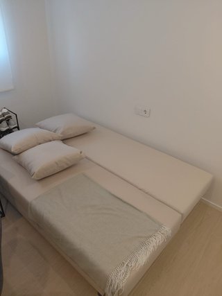 Divano letto Ikea beige in tessuto a tre posti